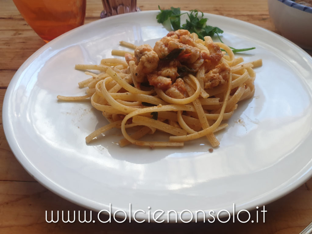 linguine rigate con rana pescatrice e gamberi